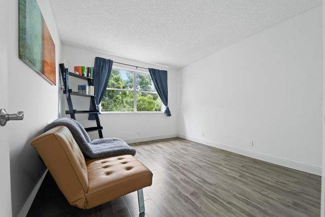 8851 Wiles Road Apt 304, Coral Springs, FL 33067