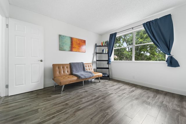8851 Wiles Road Apt 304, Coral Springs, FL 33067