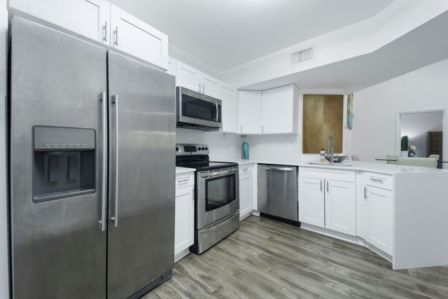 8851 Wiles Road Apt 304, Coral Springs, FL 33067