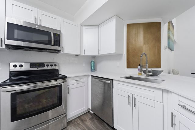 8851 Wiles Road Apt 304, Coral Springs, FL 33067