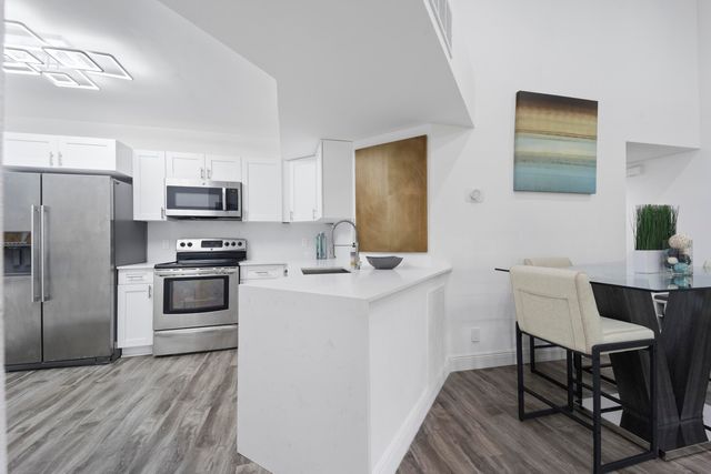 8851 Wiles Road Apt 304, Coral Springs, FL 33067