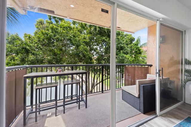 8851 Wiles Road Apt 304, Coral Springs, FL 33067