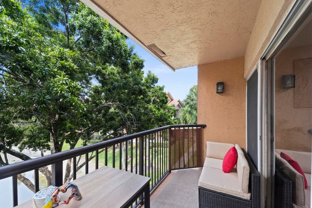 8851 Wiles Road Apt 304, Coral Springs, FL 33067