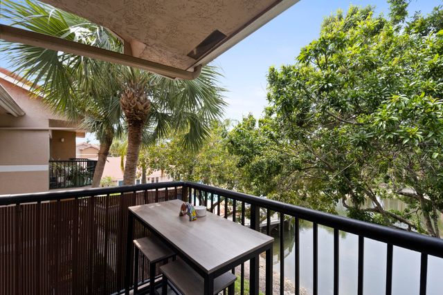 8851 Wiles Road Apt 304, Coral Springs, FL 33067