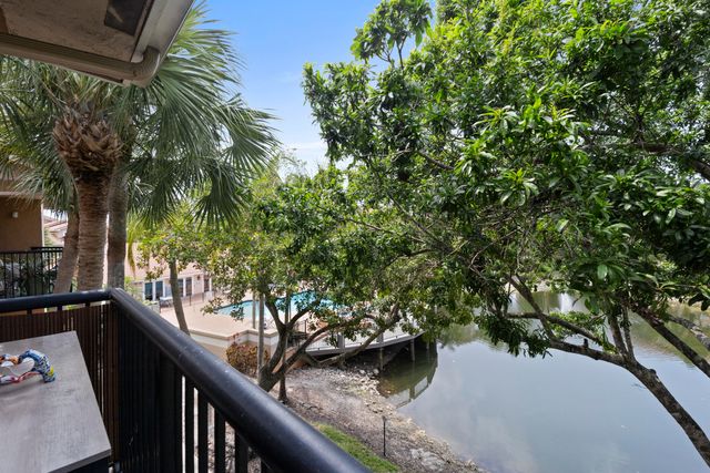 8851 Wiles Road Apt 304, Coral Springs, FL 33067