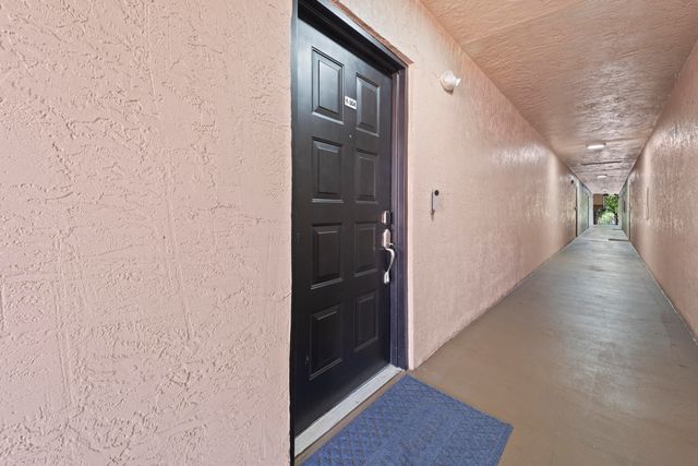 8851 Wiles Road Apt 304, Coral Springs, FL 33067
