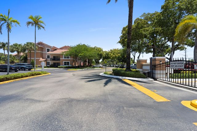8851 Wiles Road Apt 304, Coral Springs, FL 33067