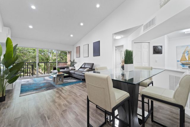 8851 Wiles Road Apt 304, Coral Springs, FL 33067