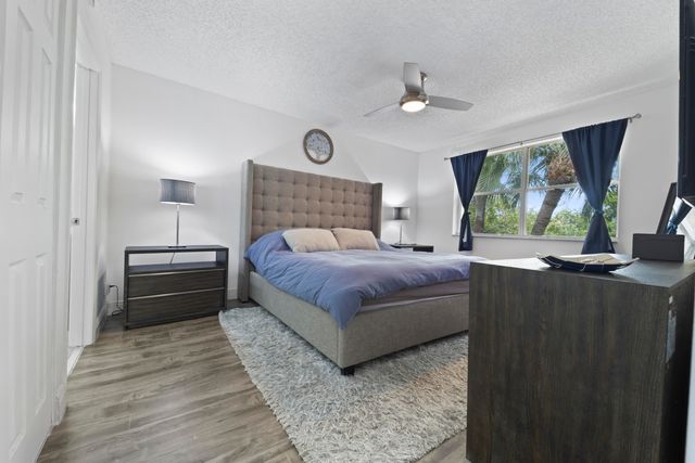 8851 Wiles Road Apt 304, Coral Springs, FL 33067