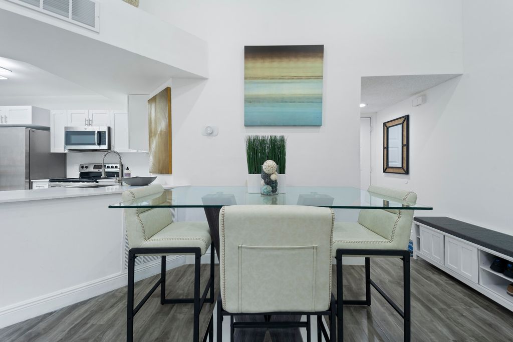 8851 Wiles Road Apt 304, Coral Springs, FL 33067