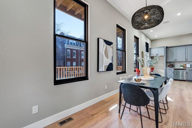 1000 Barton Street, St Louis, MO 63104