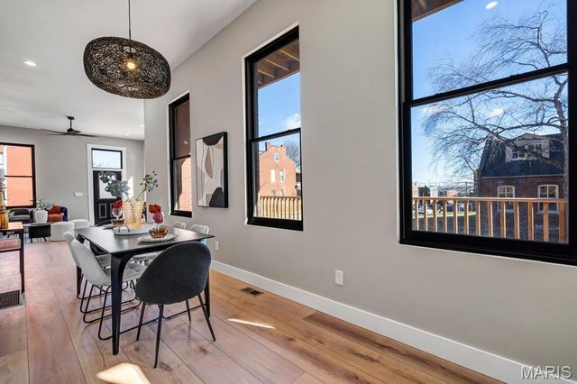 1000 Barton Street, St Louis, MO 63104