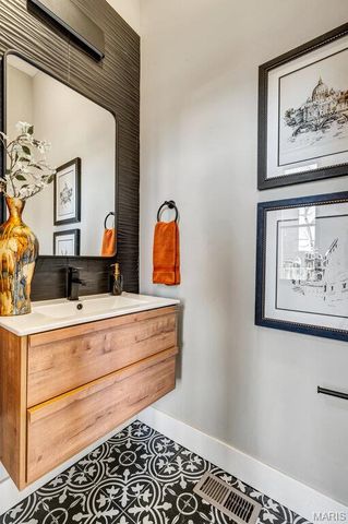 1000 Barton Street, St Louis, MO 63104