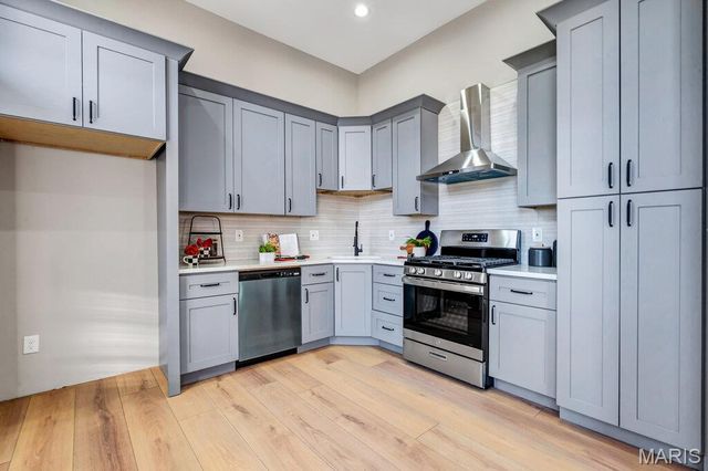 1000 Barton Street, St Louis, MO 63104