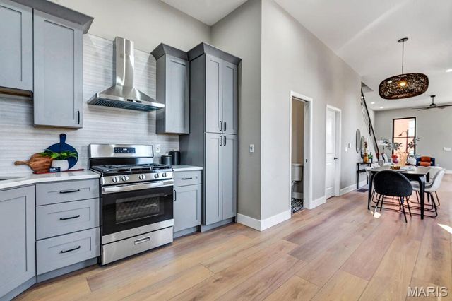 1000 Barton Street, St Louis, MO 63104