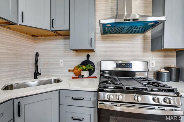 1000 Barton Street, St Louis, MO 63104