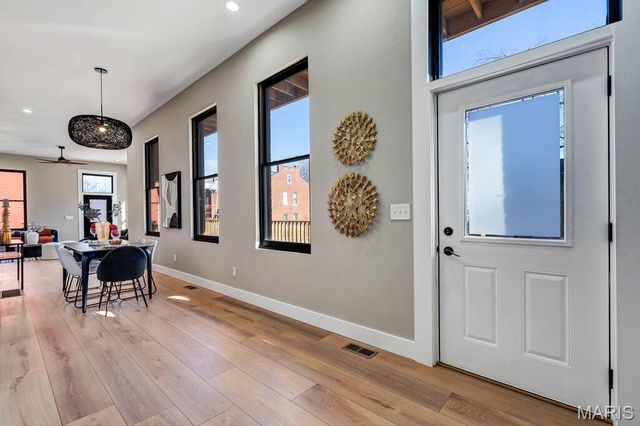 1000 Barton Street, St Louis, MO 63104