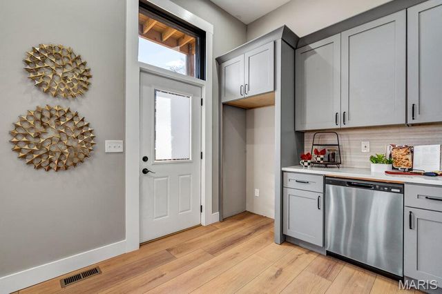 1000 Barton Street, St Louis, MO 63104