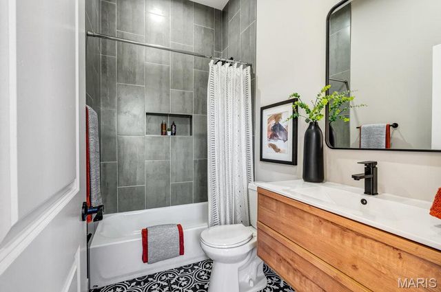 1000 Barton Street, St Louis, MO 63104