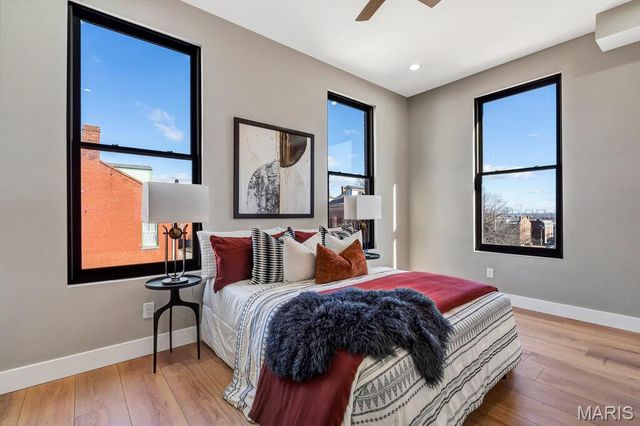 1000 Barton Street, St Louis, MO 63104