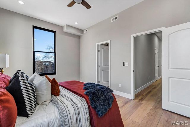 1000 Barton Street, St Louis, MO 63104