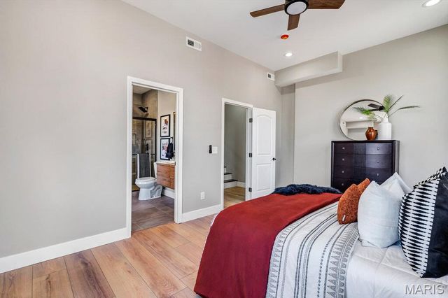 1000 Barton Street, St Louis, MO 63104