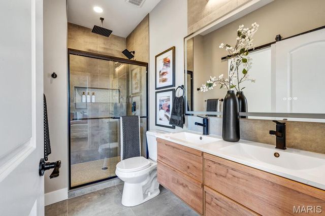 1000 Barton Street, St Louis, MO 63104