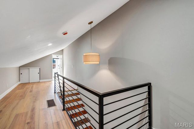 1000 Barton Street, St Louis, MO 63104