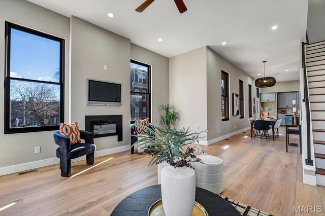 1000 Barton Street, St Louis, MO 63104