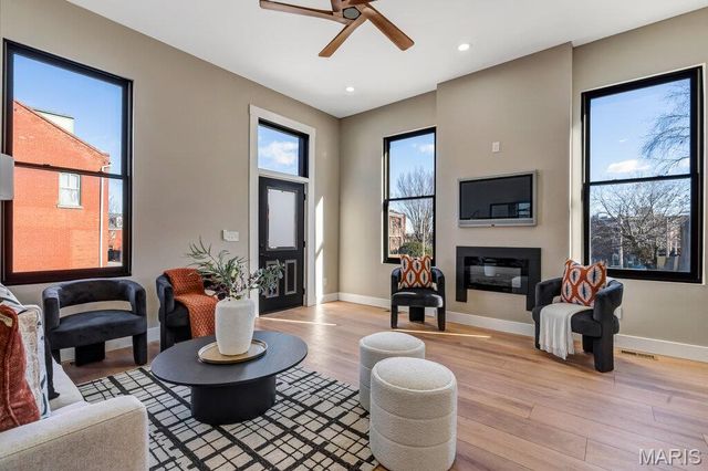 1000 Barton Street, St Louis, MO 63104