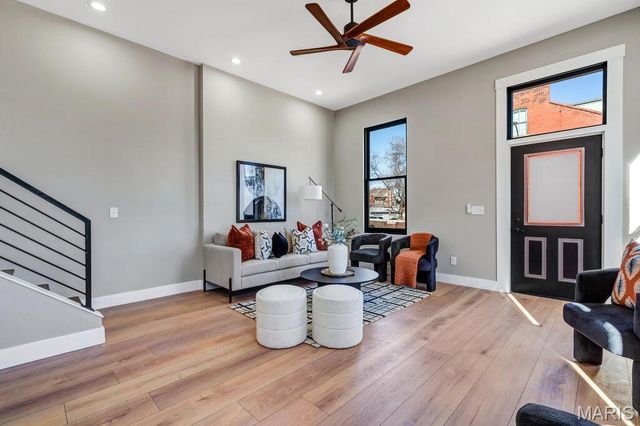 1000 Barton Street, St Louis, MO 63104