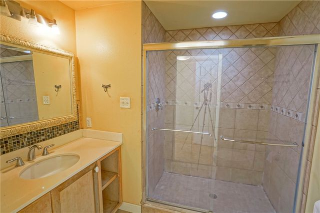 10713 County Road 446, Navasota, TX 77868