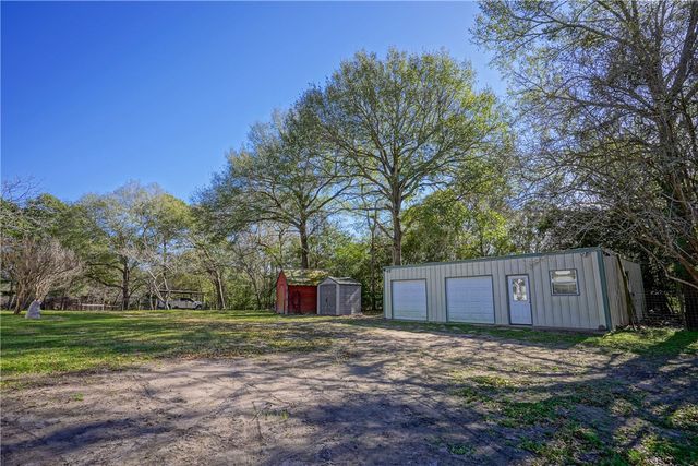 10713 County Road 446, Navasota, TX 77868