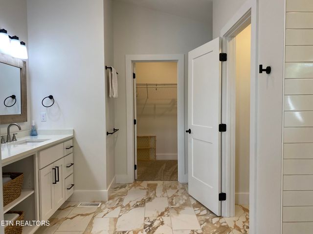 143 Hidden Lane, Lafollette, TN 37766