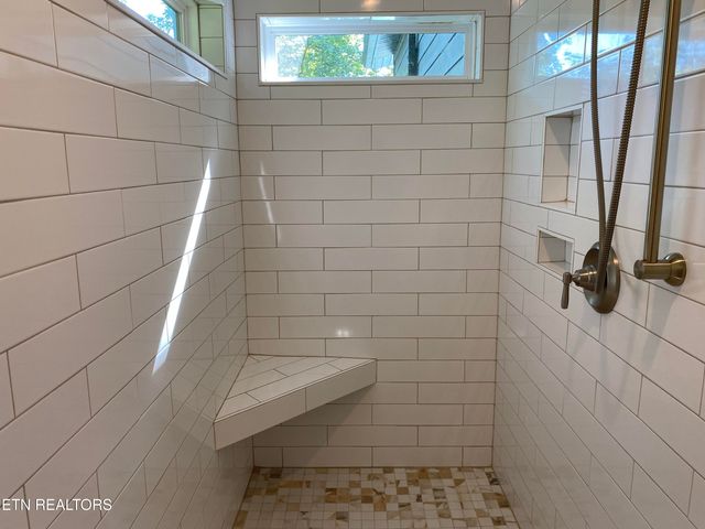 143 Hidden Lane, Lafollette, TN 37766