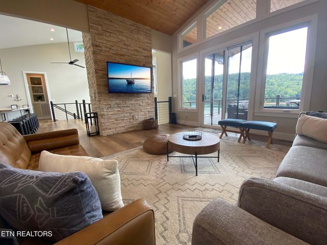 143 Hidden Lane, Lafollette, TN 37766