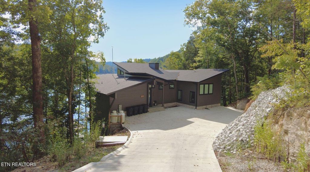 143 Hidden Lane, Lafollette, TN 37766