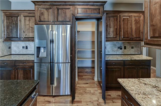 16627 S Lind Road, Olathe, KS 66062