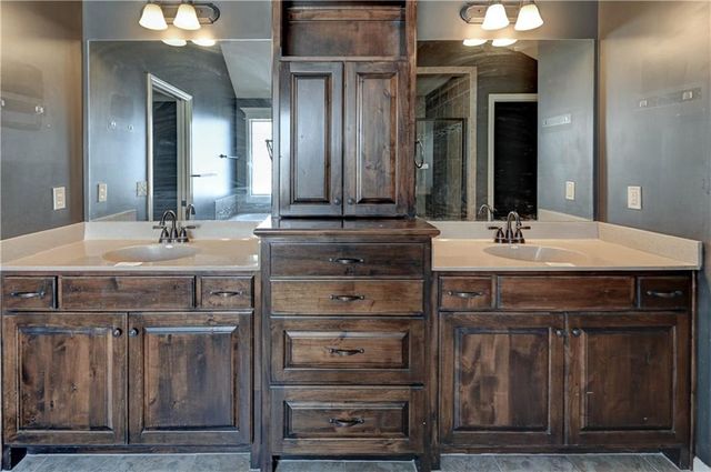 16627 S Lind Road, Olathe, KS 66062