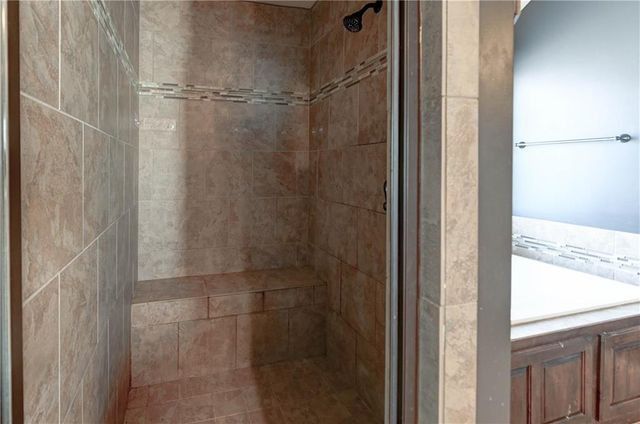 16627 S Lind Road, Olathe, KS 66062