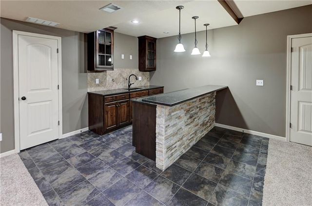 16627 S Lind Road, Olathe, KS 66062