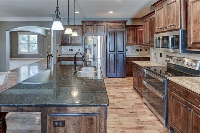 16627 S Lind Road, Olathe, KS 66062