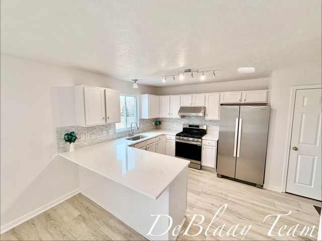 6873 Peninsula Drive Ne, Courtland Twp, MI 49341