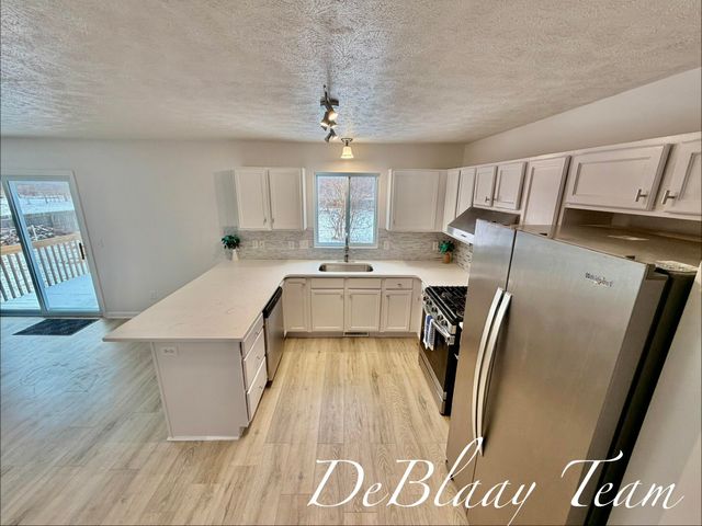 6873 Peninsula Drive Ne, Courtland Twp, MI 49341