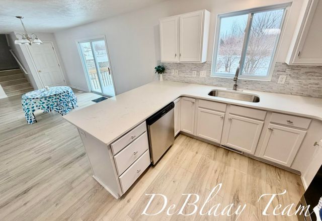 6873 Peninsula Drive Ne, Courtland Twp, MI 49341