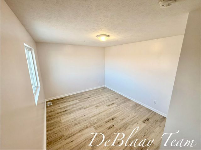 6873 Peninsula Drive Ne, Courtland Twp, MI 49341