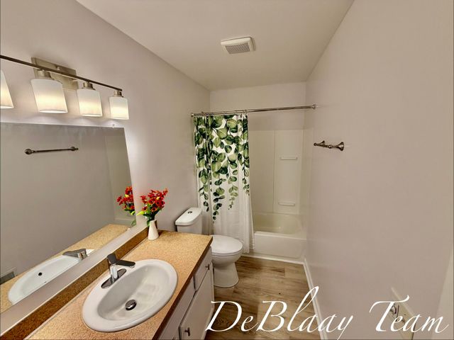 6873 Peninsula Drive Ne, Courtland Twp, MI 49341