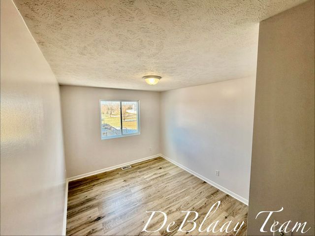 6873 Peninsula Drive Ne, Courtland Twp, MI 49341