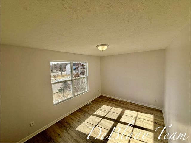 6873 Peninsula Drive Ne, Courtland Twp, MI 49341