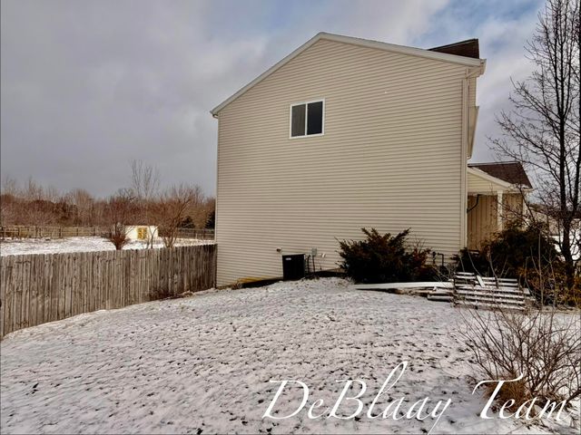 6873 Peninsula Drive Ne, Courtland Twp, MI 49341